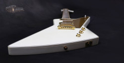 2014-Gibson-Explorer-Lzzy-Hale-Alpine-White