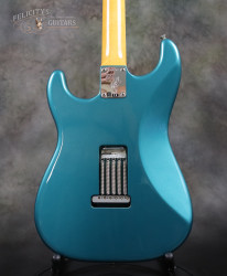 2016-Fender-Stratocaster-Johnson-Lucerne-Aqua