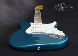 2016-Fender-Stratocaster-Johnson-Lucerne-Aqua