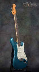2016-Fender-Stratocaster-Johnson-Lucerne-Aqua